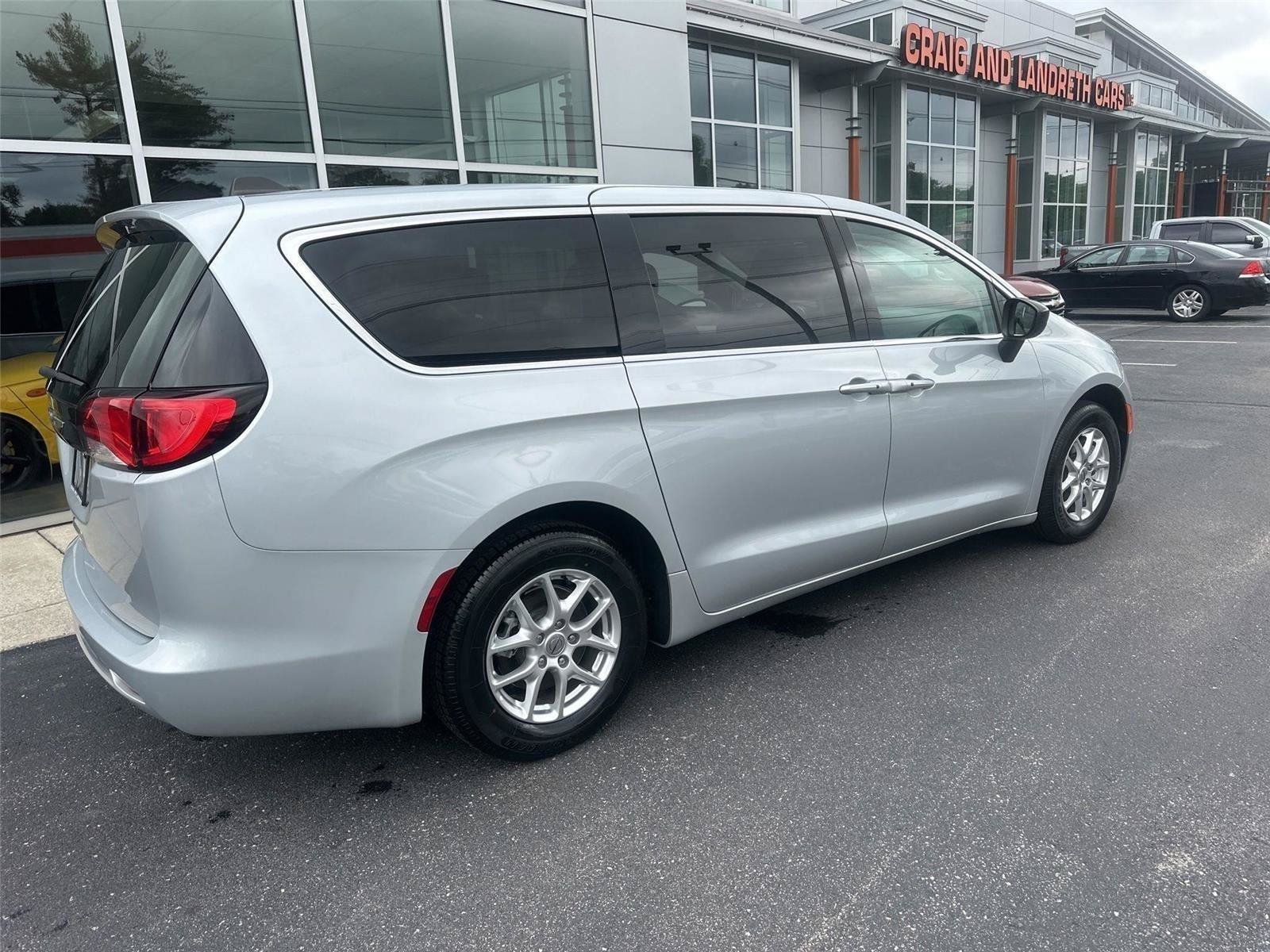 Used 2024 Chrysler Voyager LX FWD image 3