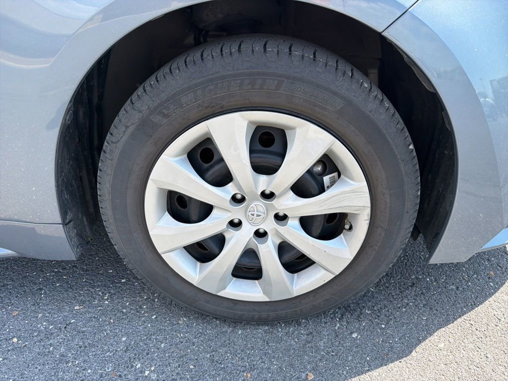 Used 2021 Toyota Corolla LE FWD image 11