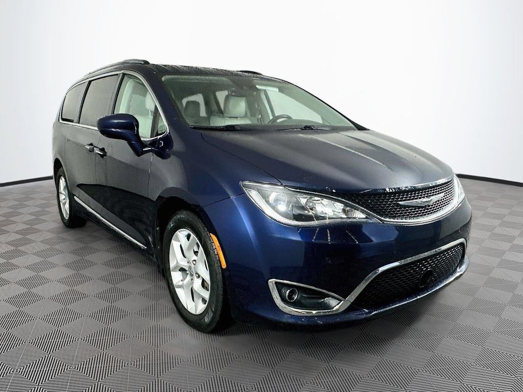 Used 2017 Chrysler Pacifica Touring-L Plus w/ Advanced Safetytec Group FWD image 2
