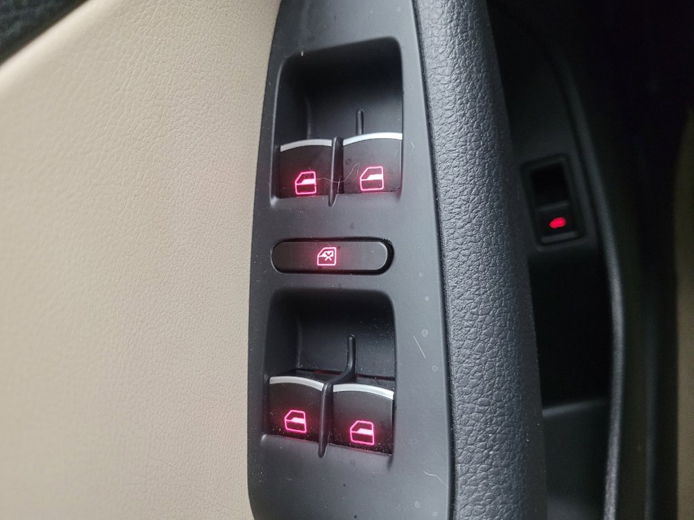 Used 2013 Volkswagen Jetta SE image 27