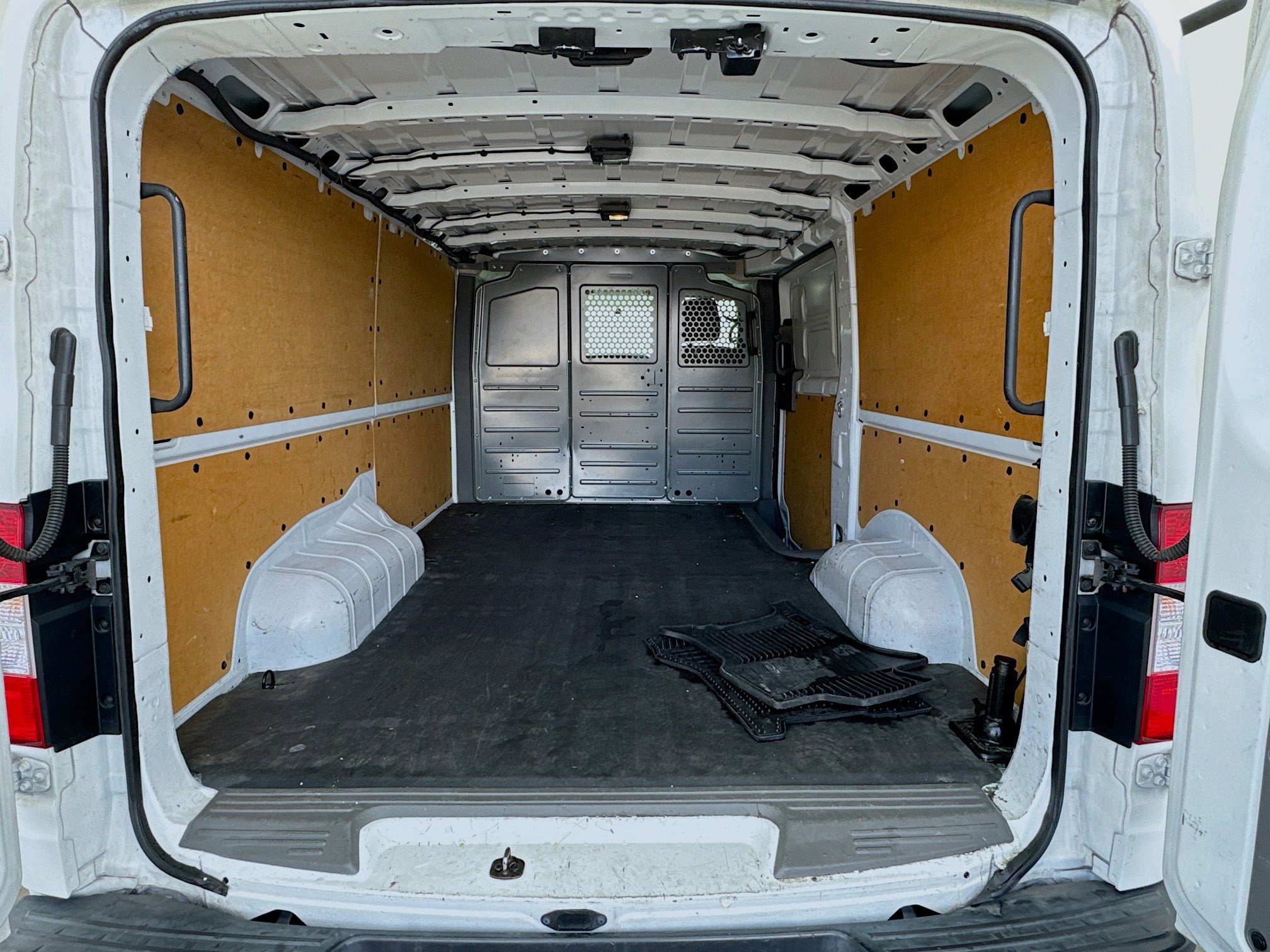 Used 2020 Nissan NV 2500 SV w/ Navigation Package image 15