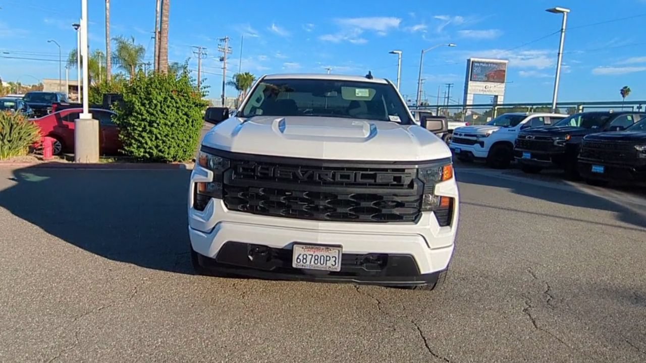 Used 2022 Chevrolet Silverado 1500 Custom RWD image 2