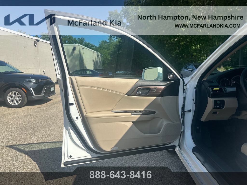 Used 2016 Honda Accord Touring image 10