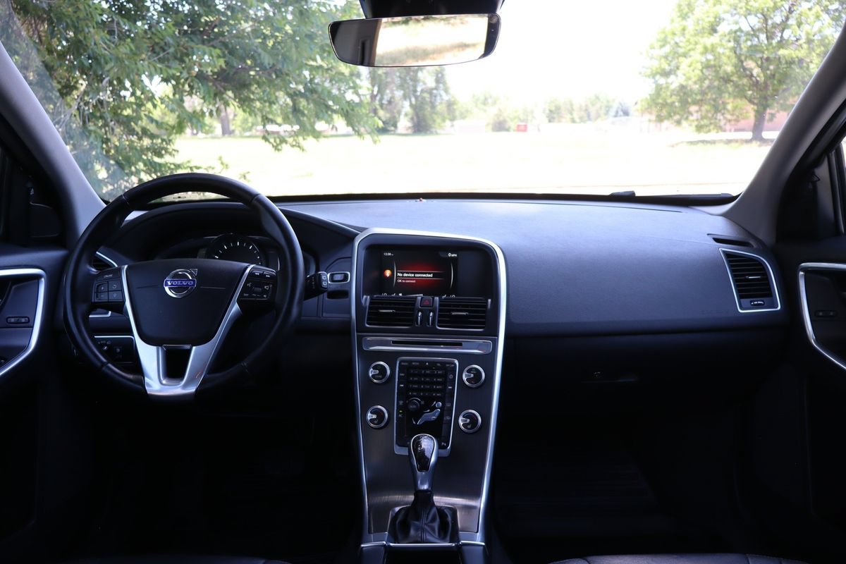 Used 2015 Volvo XC60 T5 AWD/4WD image 16