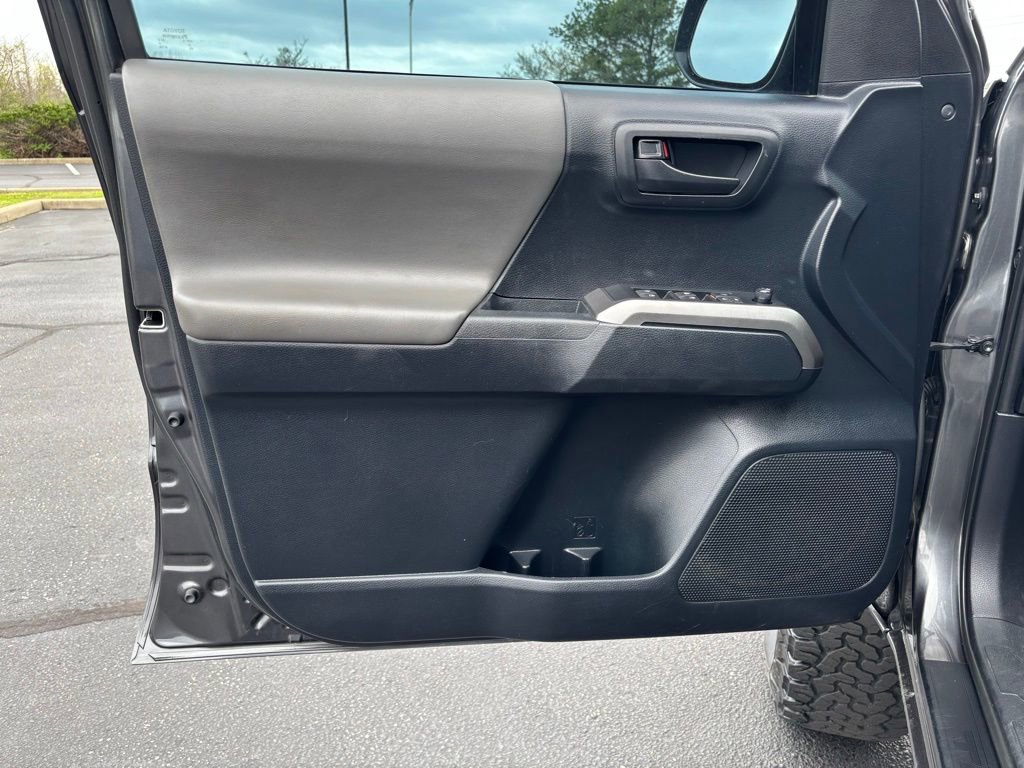 Used 2019 Toyota Tacoma SR5 image 12