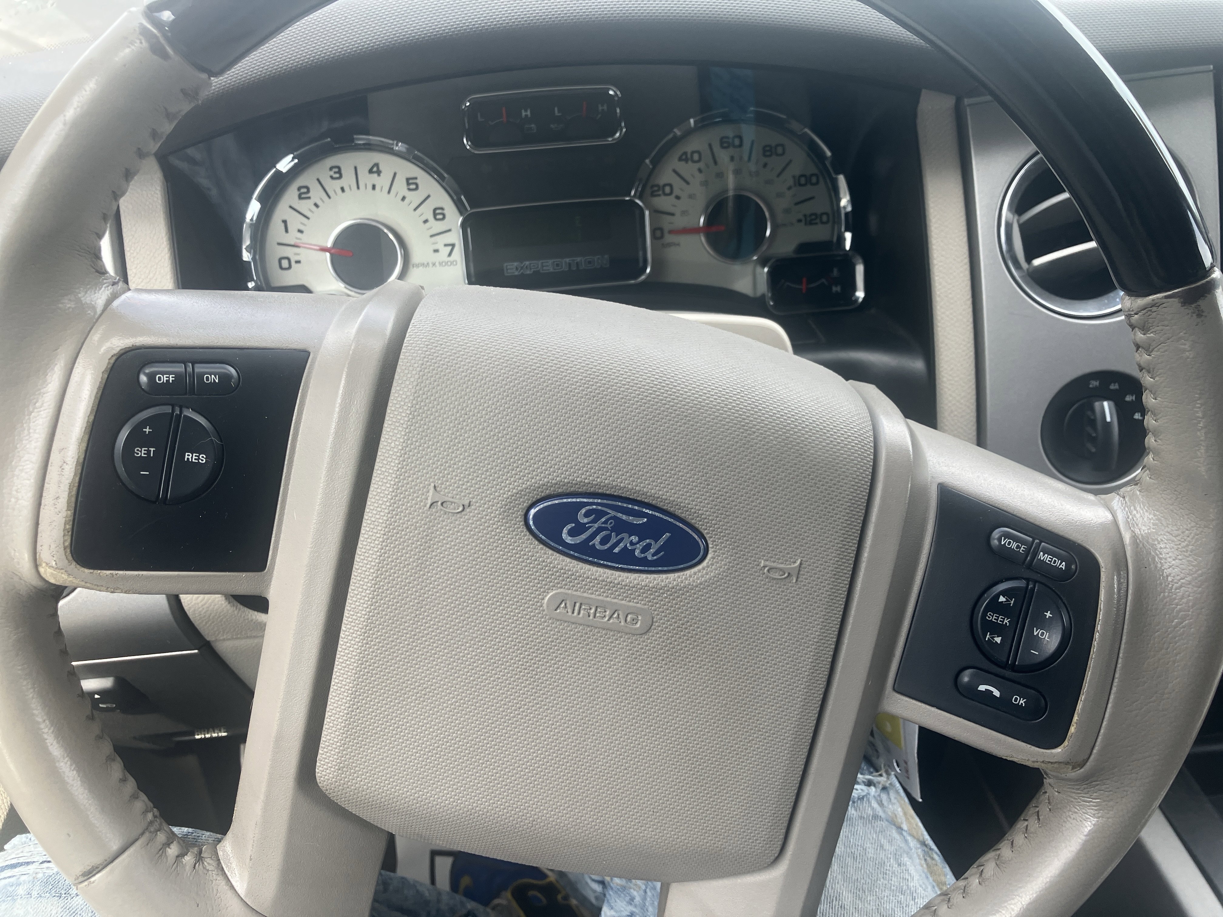 Used 2011 Ford Expedition Limited AWD/4WD image 24
