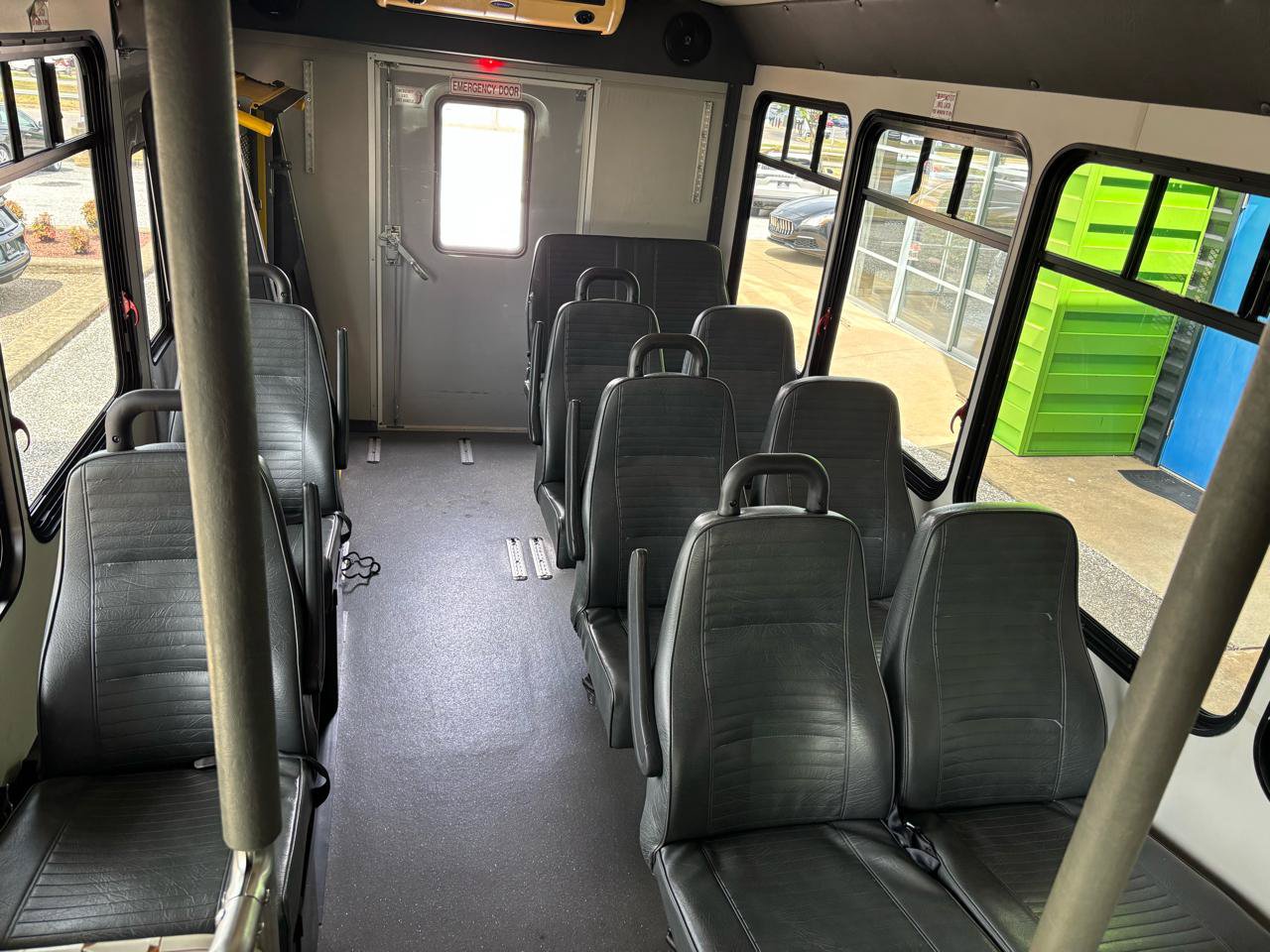Used 2006 Ford E-350 and Econoline 350 Super Duty RWD image 17
