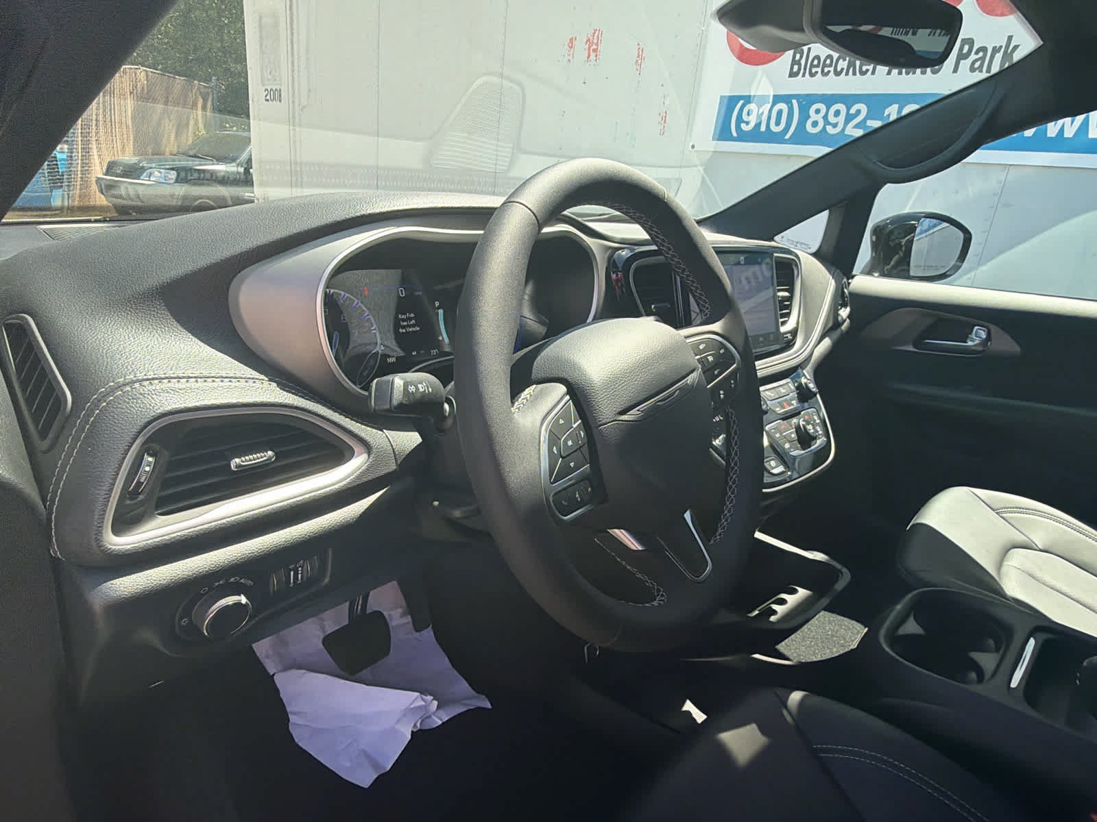 New 2027 Chrysler Pacifica Select FWD image 20