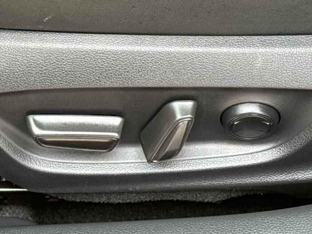 Used 2025 Toyota Prius FWD image 19