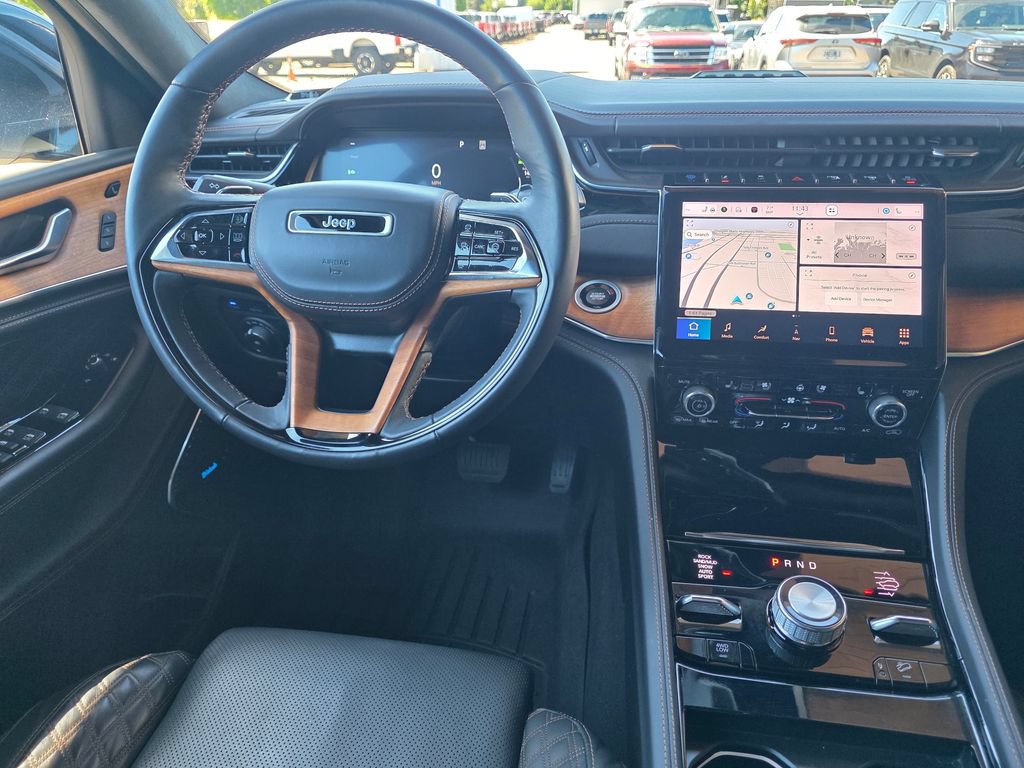 Used 2022 Jeep Grand Cherokee Summit AWD/4WD image 10