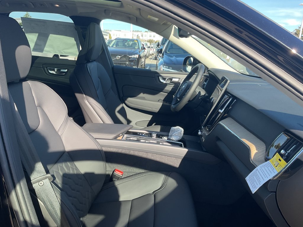 New 2027 Volvo XC60 T8 Plus AWD/4WD image 18