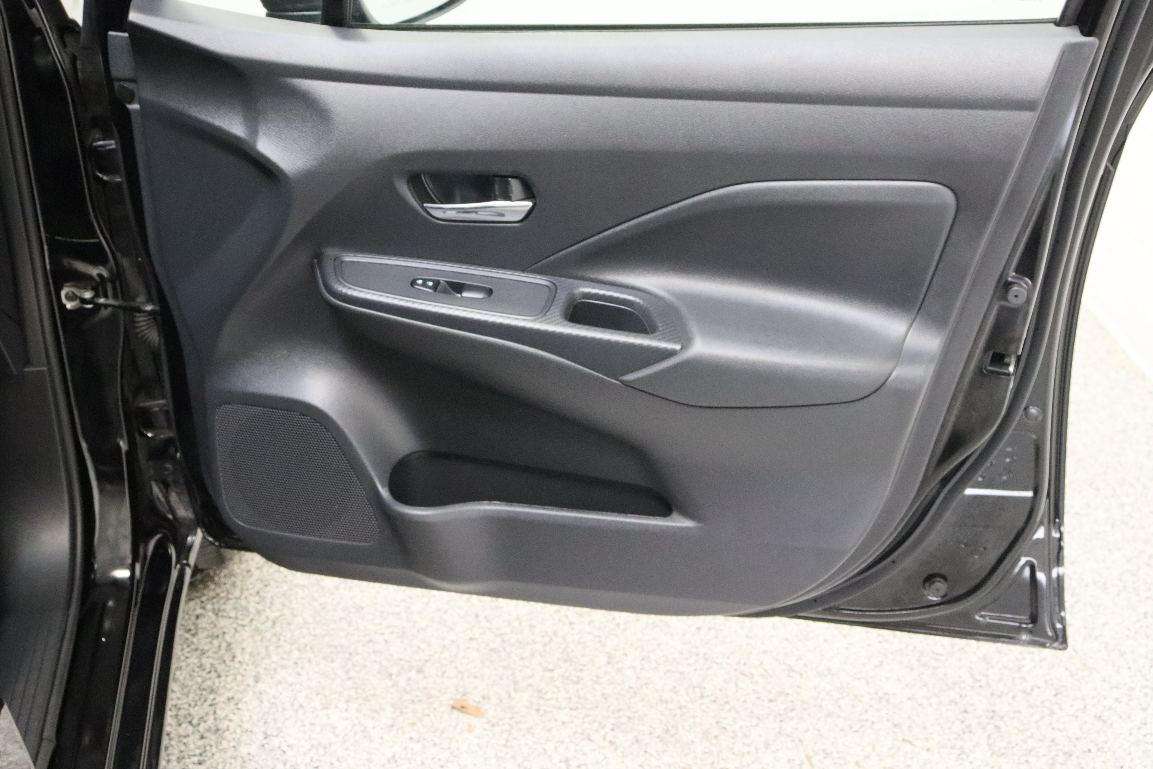 Used 2025 Nissan Versa SV FWD image 32