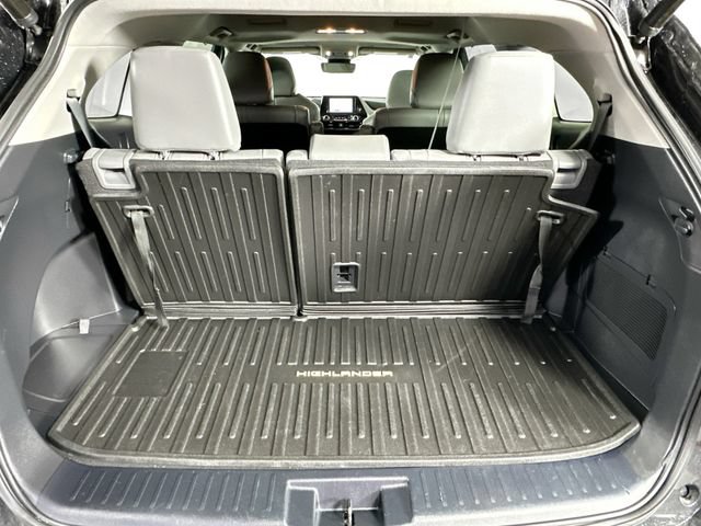 Used 2023 Toyota Highlander XLE AWD/4WD image 30