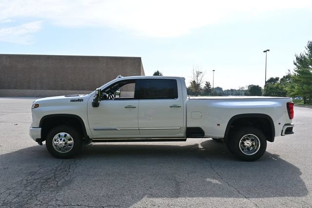 New 2026 Chevrolet Silverado 3500 High Country w/ High Country Premium Package AWD/4WD image 11