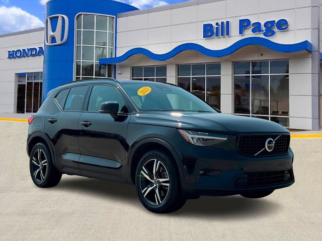 Used 2023 Volvo XC40 B5 Plus AWD/4WD image 1