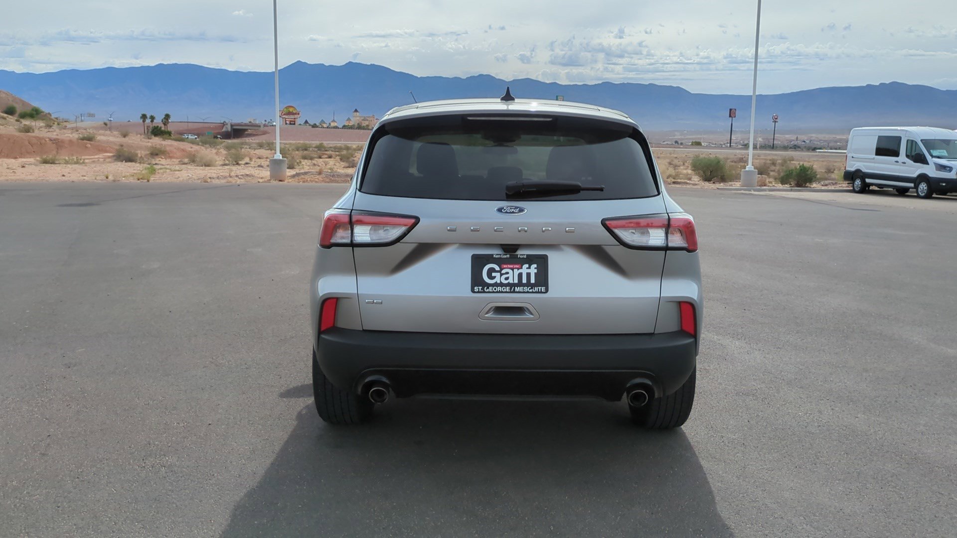 Used 2022 Ford Escape SE w/ SE Sport Appearance Package image 4