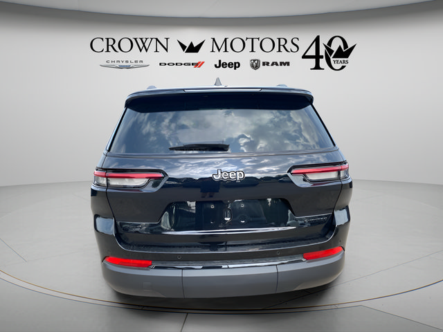 Used 2024 Jeep Grand Cherokee L Limited w/ Black Appearance Package AWD/4WD image 11