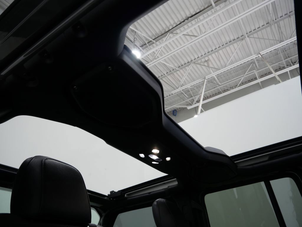 Used 2021 Jeep Wrangler Unlimited Sahara w/ Cold Weather Group AWD/4WD image 4