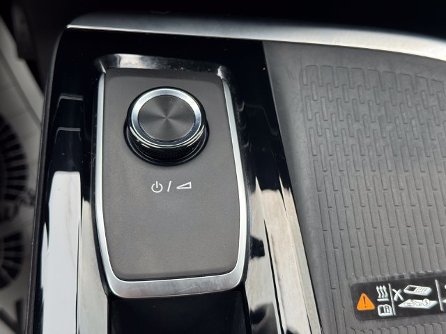 Used 2025 Buick Enclave Preferred AWD/4WD image 38