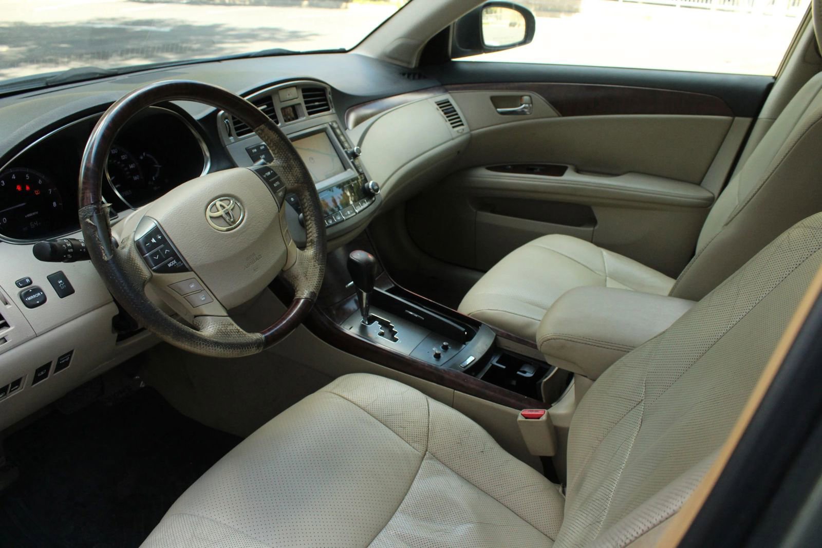 Used 2011 Toyota Avalon Limited FWD image 13