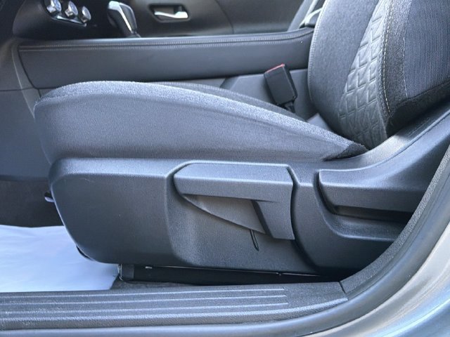 Used 2025 Nissan Kicks SV AWD/4WD image 20