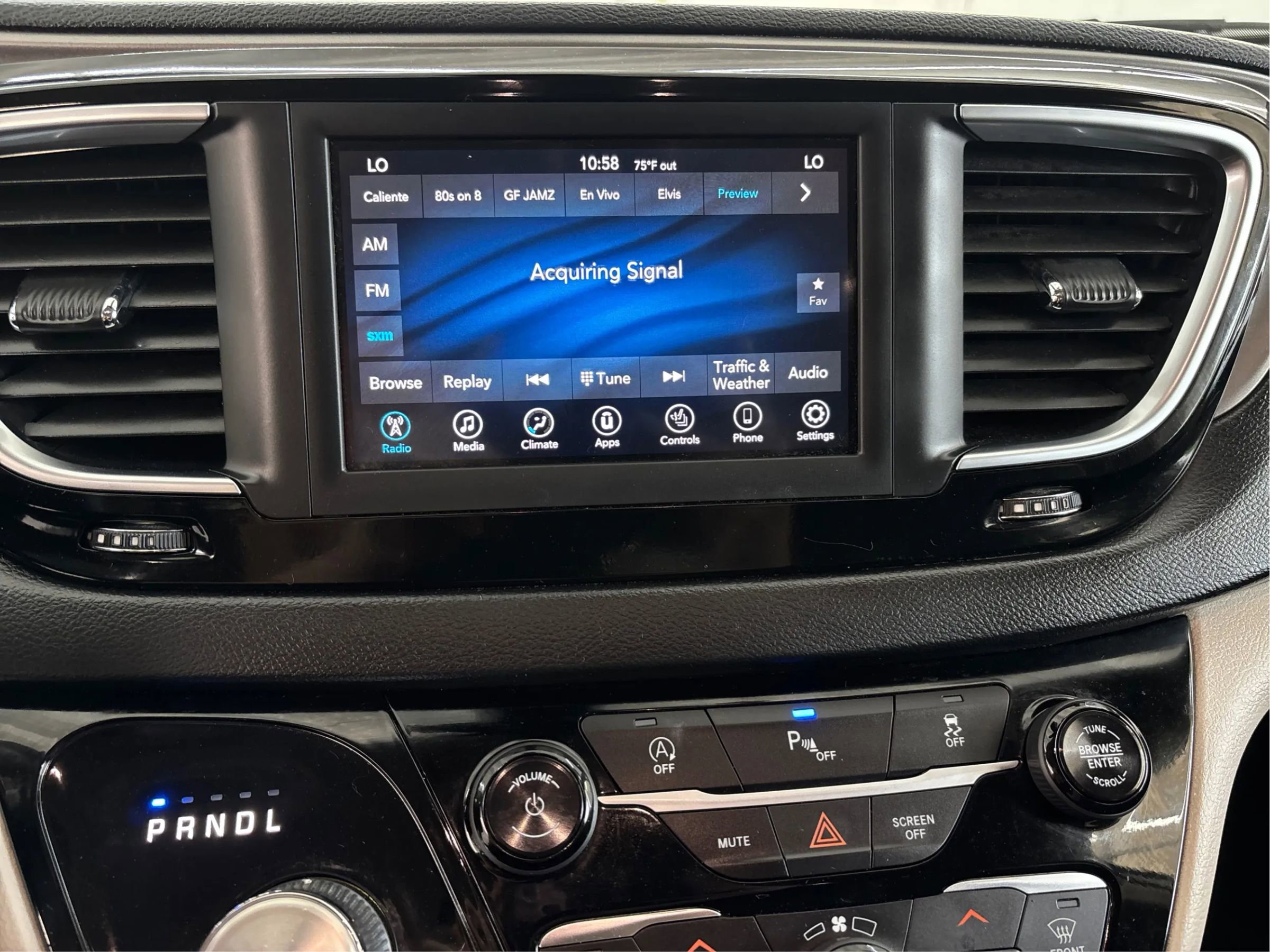 Used 2020 Chrysler Pacifica Touring-L FWD image 41