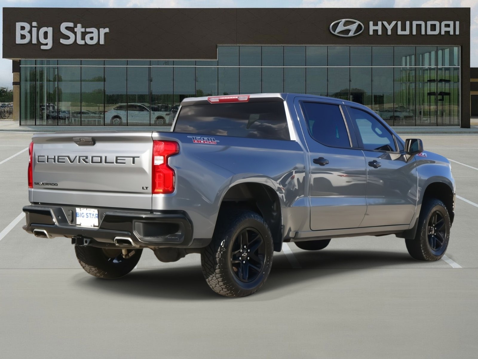 Used 2021 Chevrolet Silverado 1500 LT Trail Boss w/ LPO, Dark Essentials Package image 4