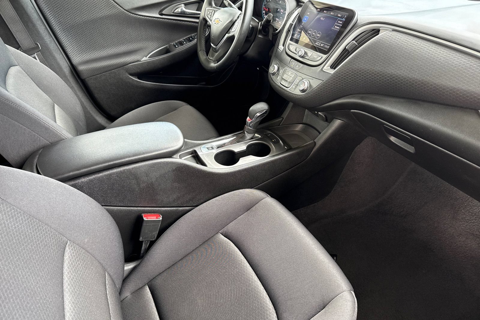 Used 2025 Chevrolet Malibu RS FWD image 23