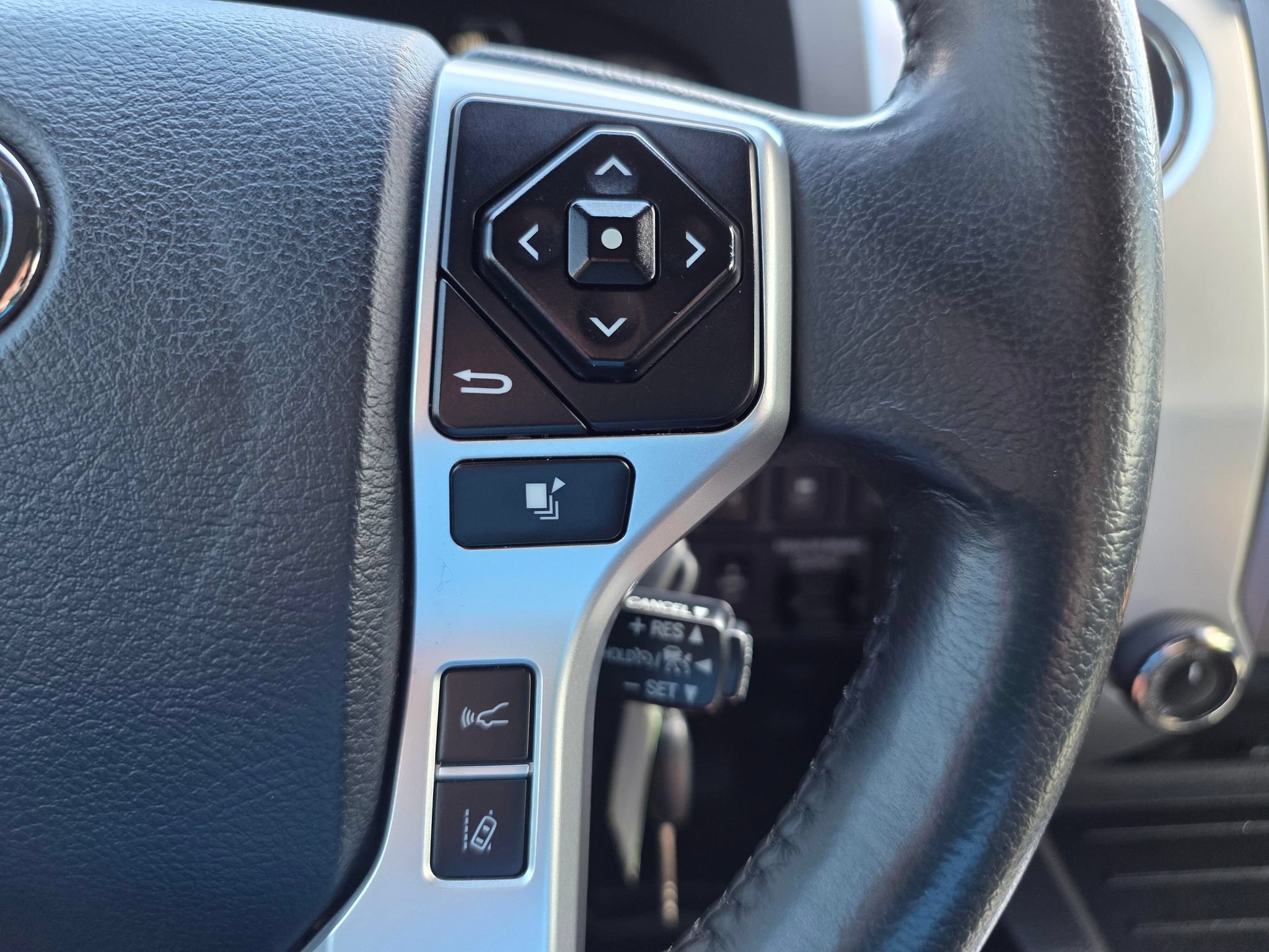 Used 2018 Toyota Tundra Limited w/ Limited Premium Package AWD/4WD image 23