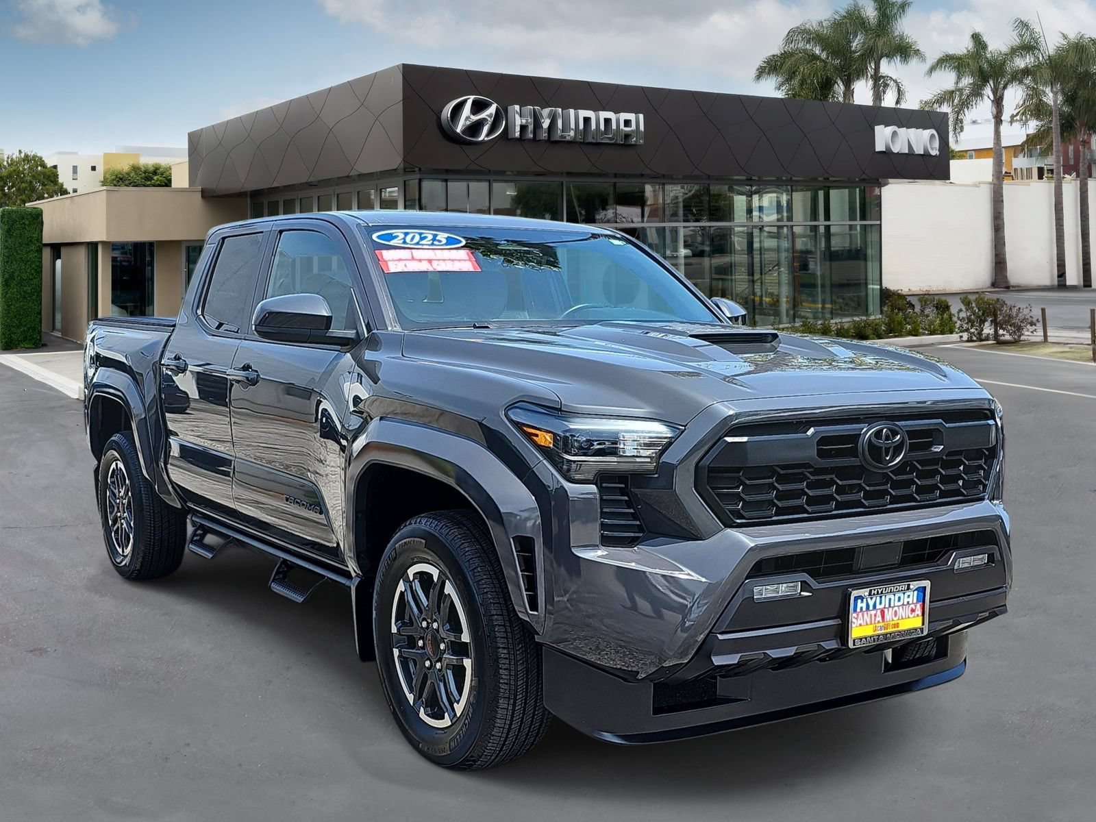 Used 2025 Toyota Tacoma TRD Sport AWD/4WD image 1