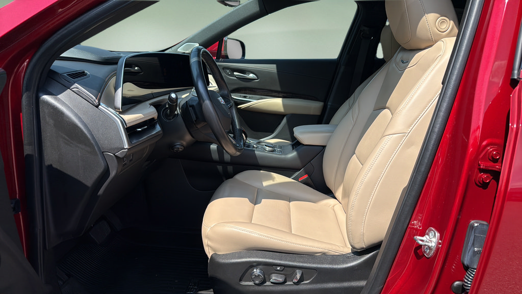 Used 2024 Cadillac XT4 Premium Luxury w/ Active Safety Package AWD/4WD image 20