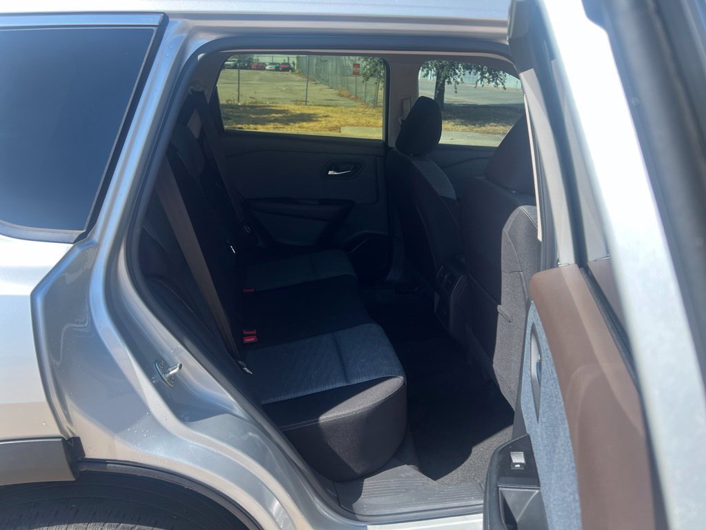 Used 2023 Nissan Rogue SV AWD/4WD image 36