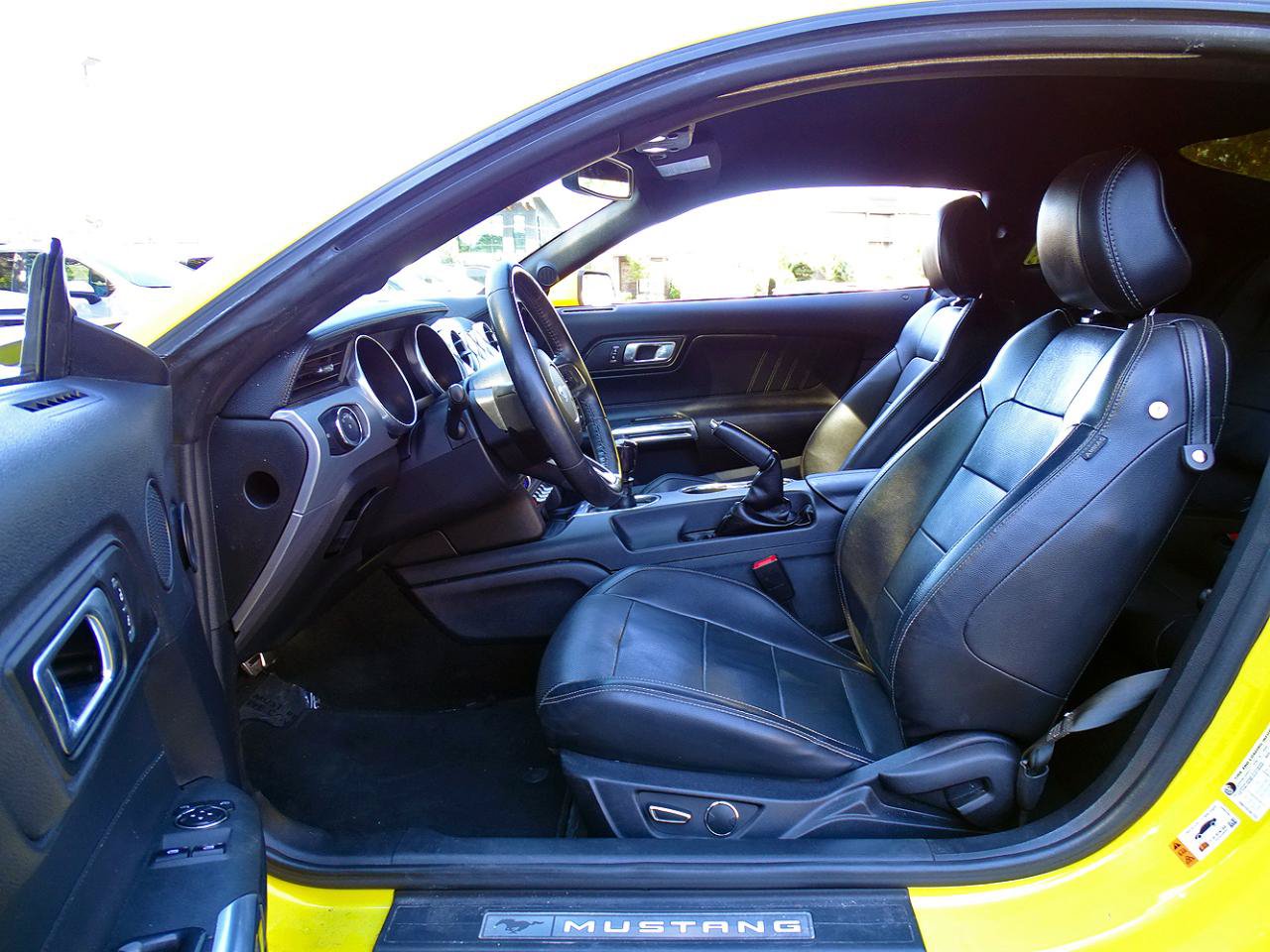 Used 2018 Ford Mustang GT Premium RWD image 14