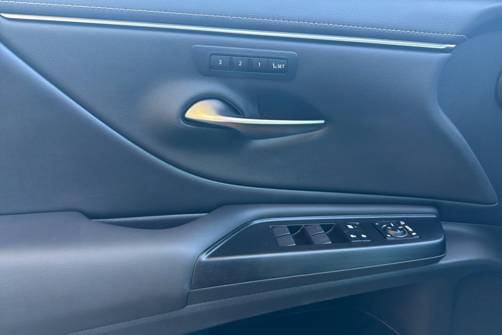 Certified 2020 Lexus ES 350 w/ Premium Package FWD image 12