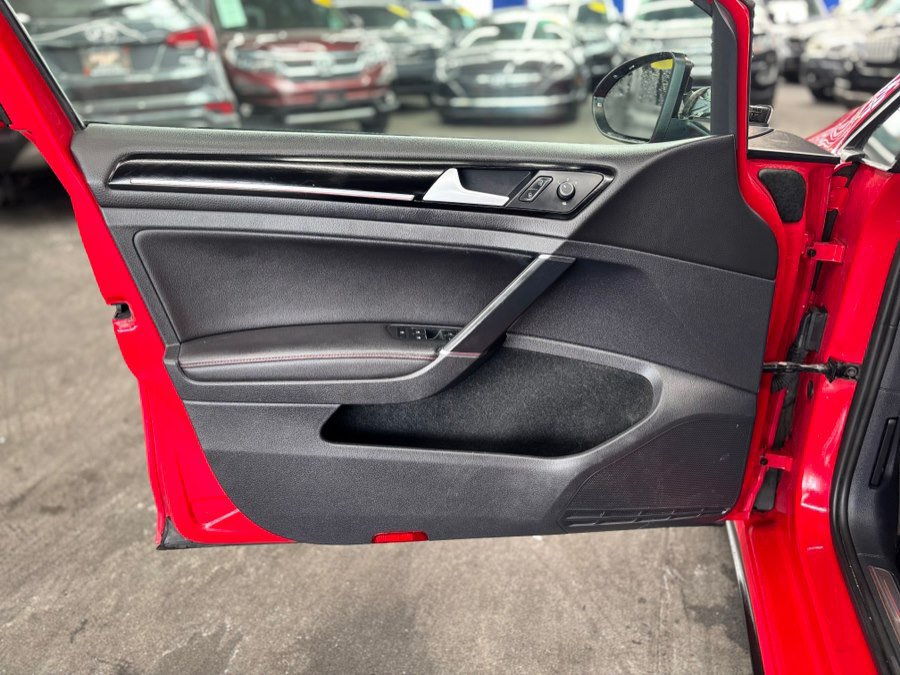 Used 2016 Volkswagen GTI SE w/ Lighting Package (SEL) FWD image 9