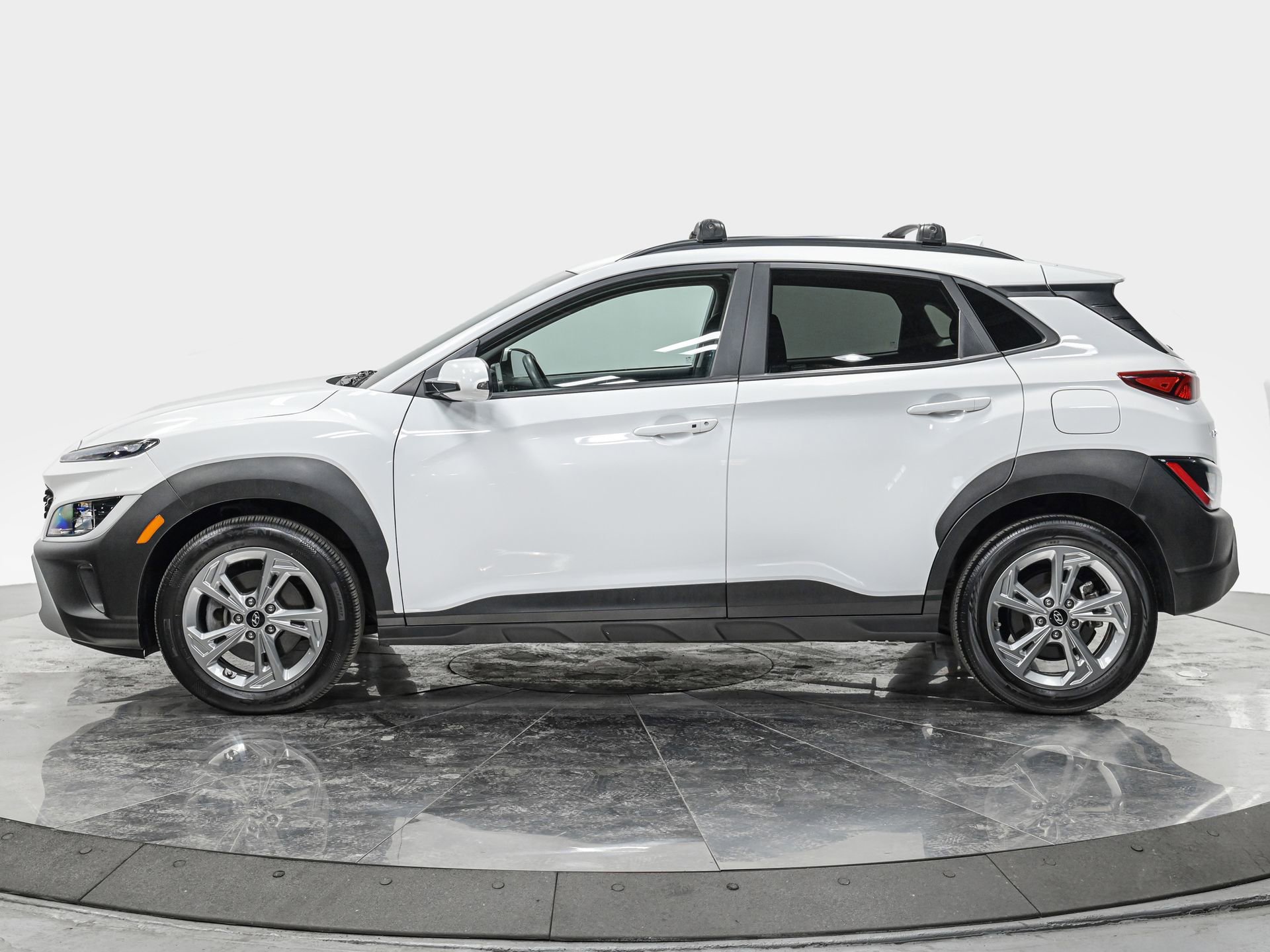 Used 2023 Hyundai Kona SEL AWD/4WD image 2