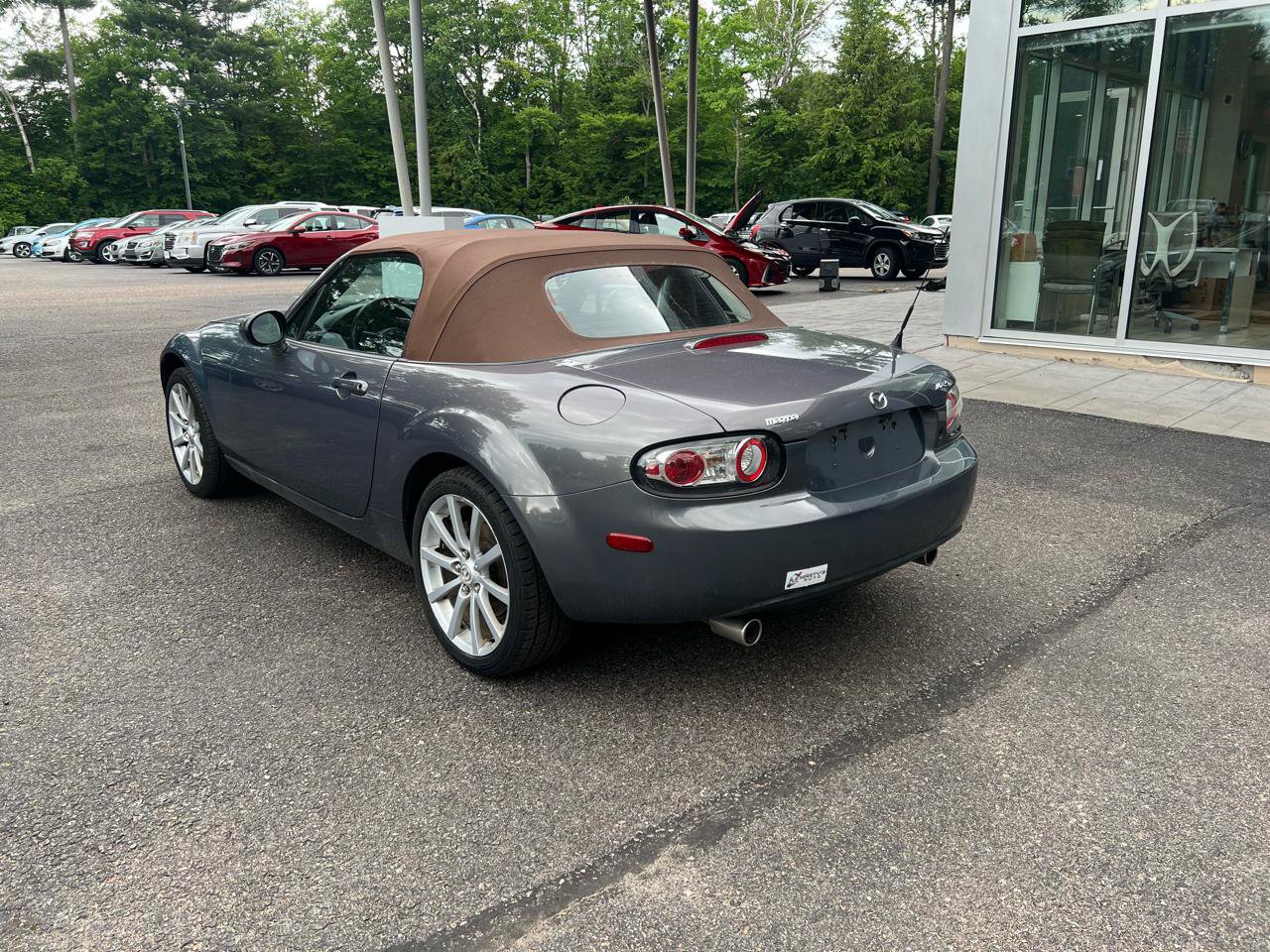 Used 2006 MAZDA MX-5 Miata Grand Touring RWD image 3