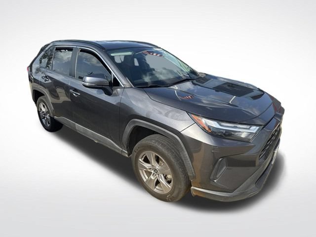 Used 2022 Toyota RAV4 XLE AWD/4WD image 8