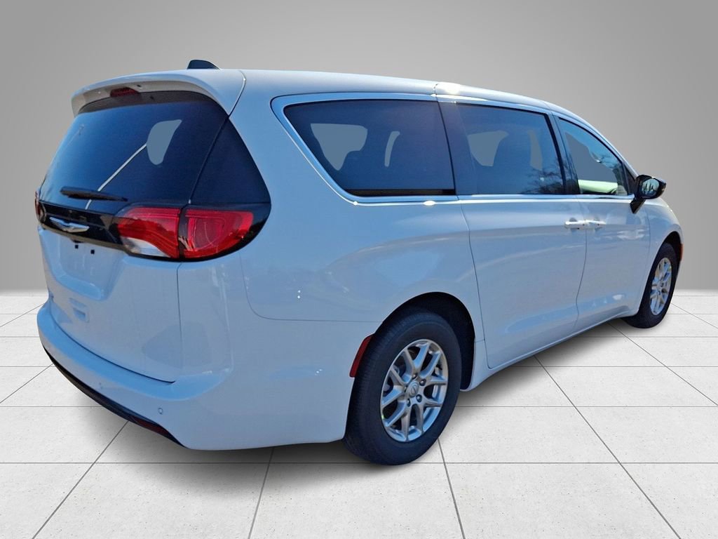 New 2026 Chrysler Voyager LX FWD image 4