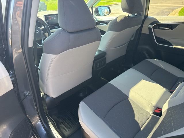 Used 2021 Toyota RAV4 XLE w/ Convenience Package image 27