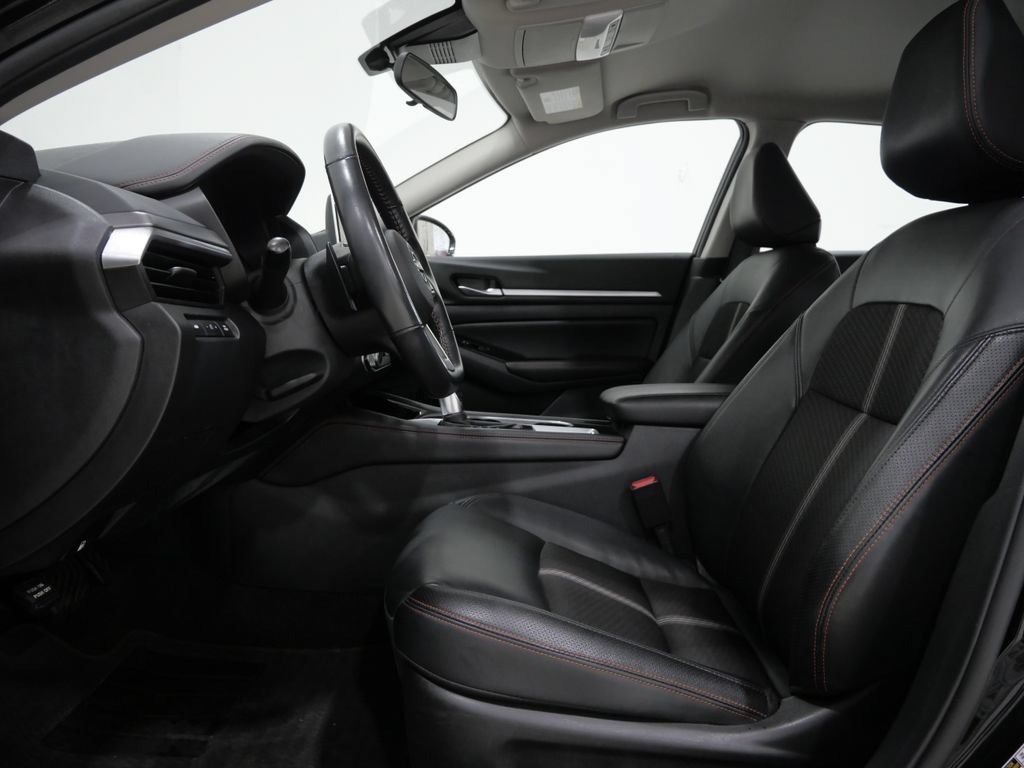 Used 2025 Nissan Altima 2.5 SR FWD image 11
