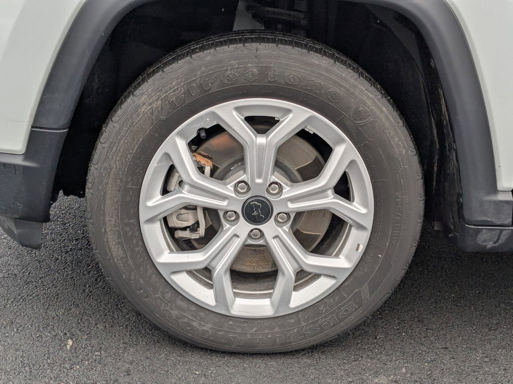 Used 2025 Jeep Compass Latitude image 11