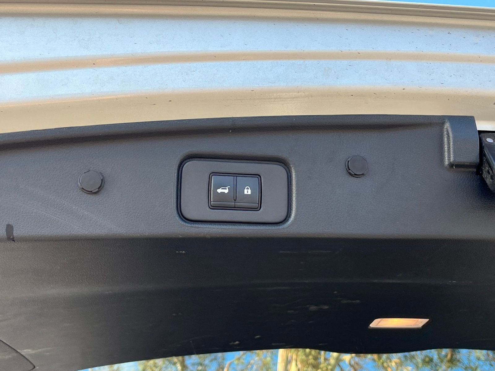 Used 2025 Nissan Pathfinder SV image 23