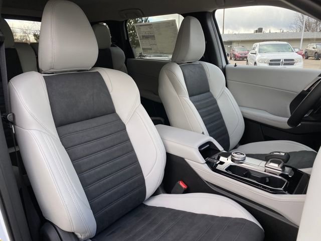 New 2026 Mitsubishi Outlander SE image 9