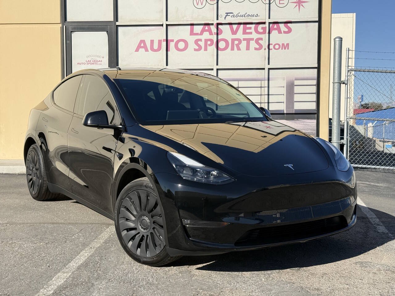 Used 2023 Tesla Model Y Long Range AWD/4WD image 2