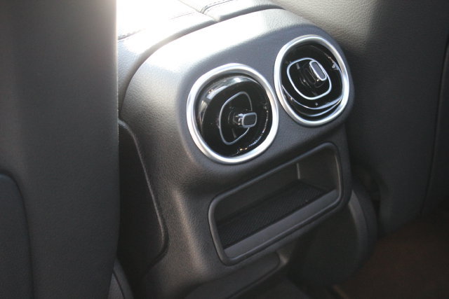 Used 2025 Mercedes-Benz GLC 300 4MATIC image 25