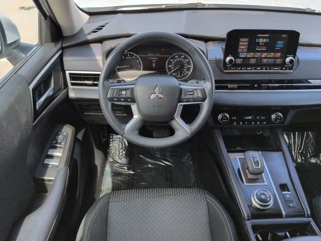 Used 2023 Mitsubishi Outlander ES FWD image 14
