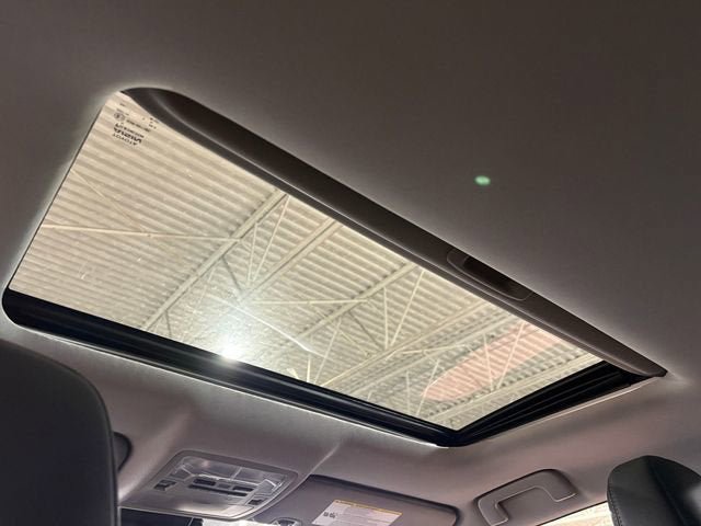 Used 2019 Toyota Highlander XLE AWD/4WD image 11
