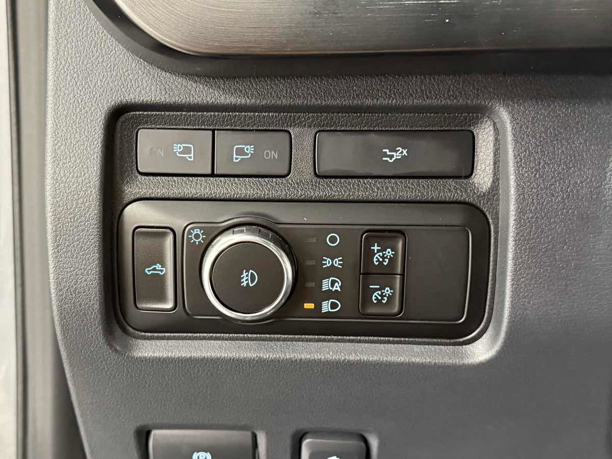 Used 2023 Ford F250 Lariat w/ Black Appearance Package image 22