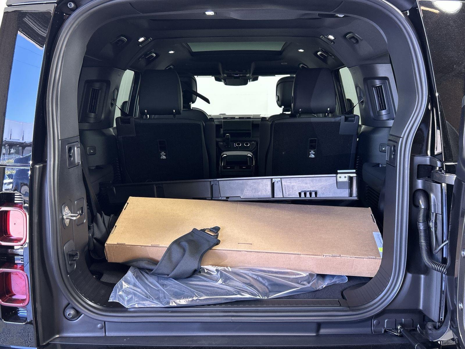 New 2025 Land Rover Defender 130 X-Dynamic SE image 29